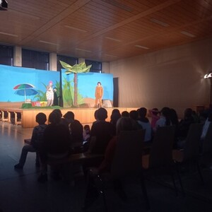 Mobiles Kindertheater „Spielzeit“ aus Landshut begeistert die Grundschule Oberviechtach 